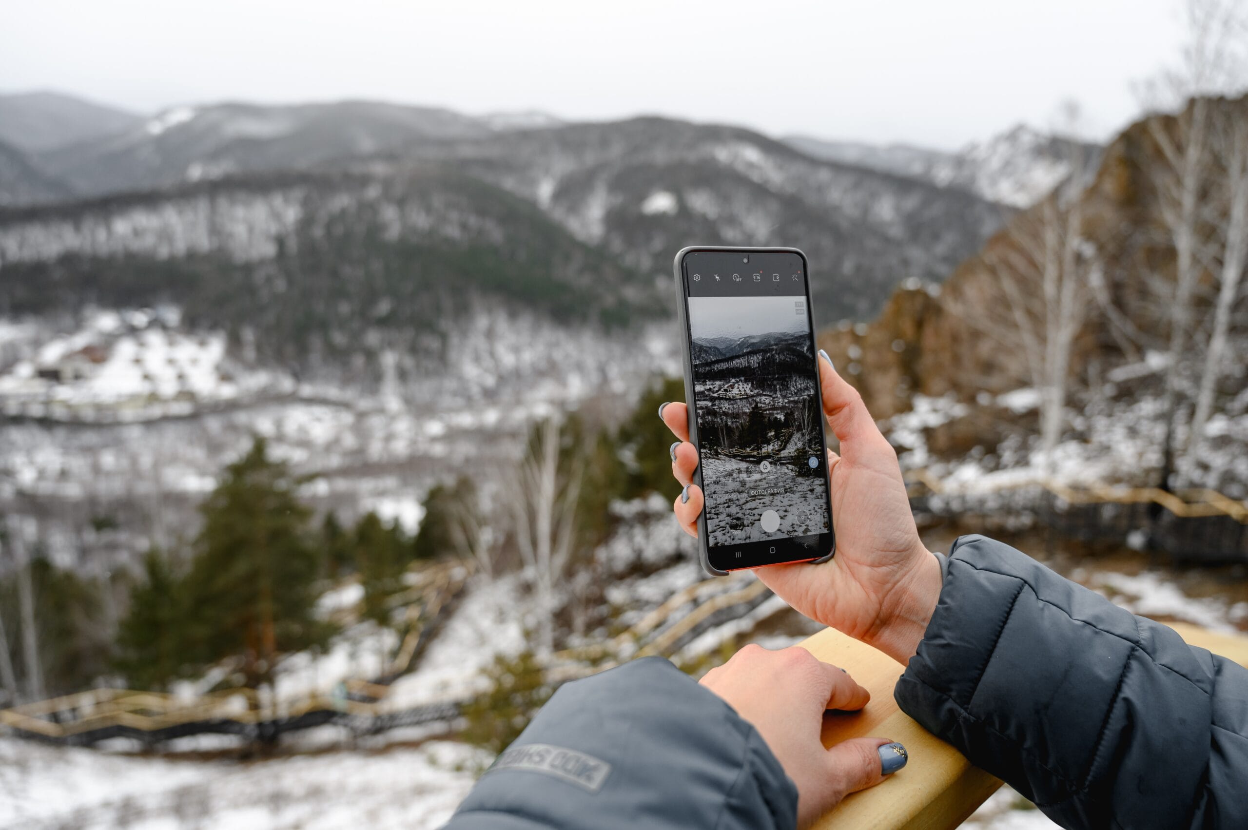 girl photographs mountains on the phone use of t 2023 11 27 05 20 39 utc girl photographs mountains on the phone use of t 2023 11 27 05 20 39 utc